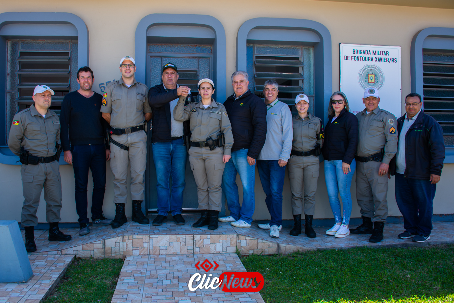 Família reencontra policial militar que auxiliou no salvamento de criança  em Gramado Xavier - Brigada Militar